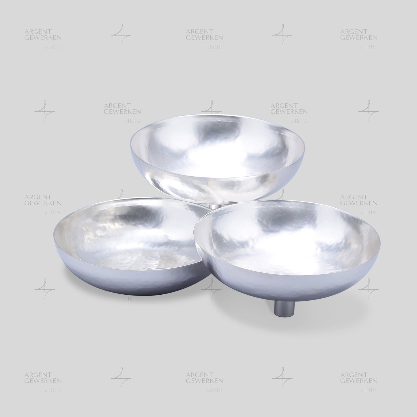 Elegante Three-Tiered Nut Stand