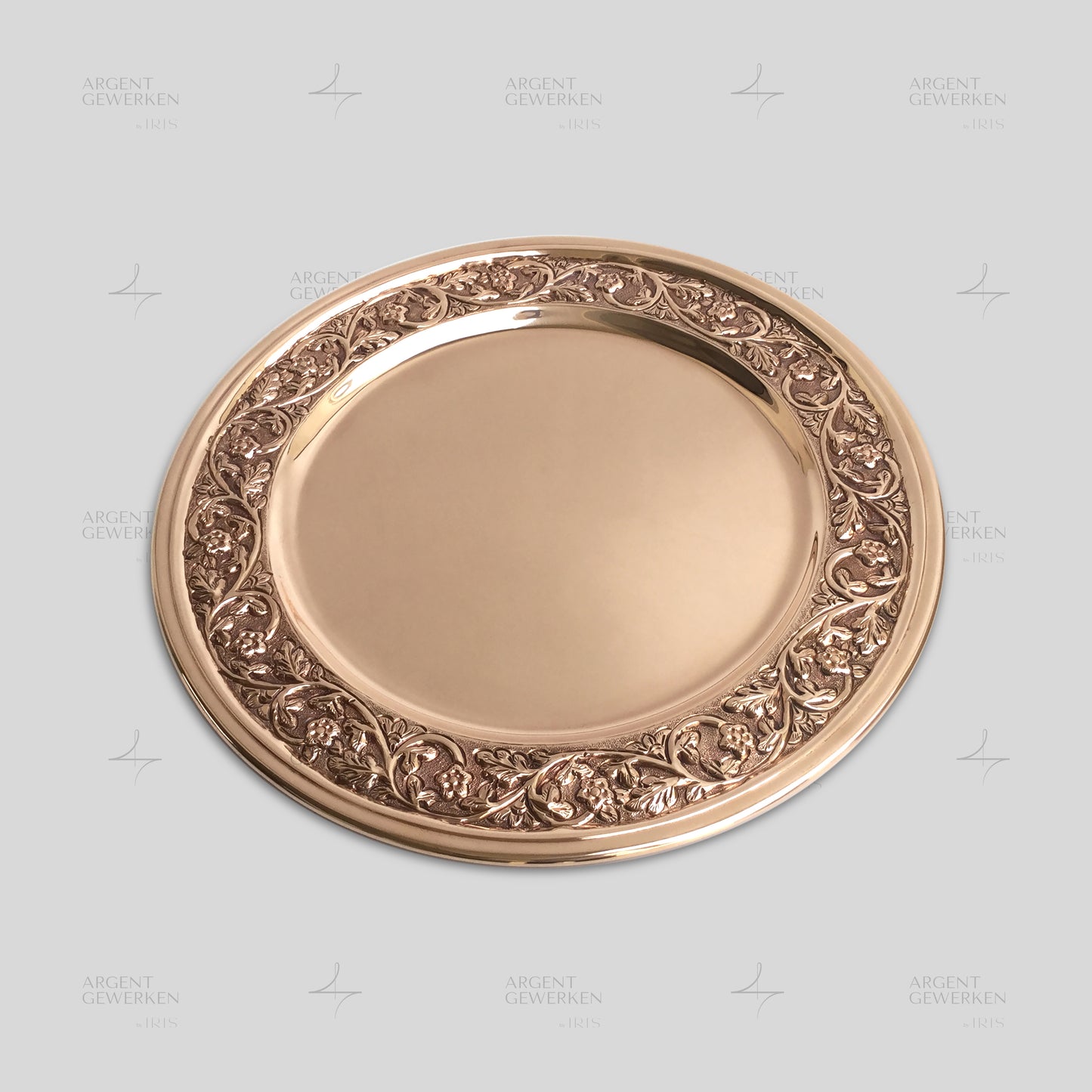 Classic Vine Show Plate